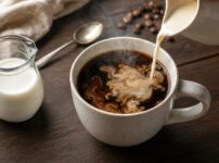 コーヒーミルクは体に悪い？正体と安全性、牛乳との違いを先に解説